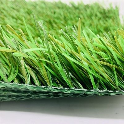 Трава естественного зеленого футбола искусственная 60mm с формой стержня